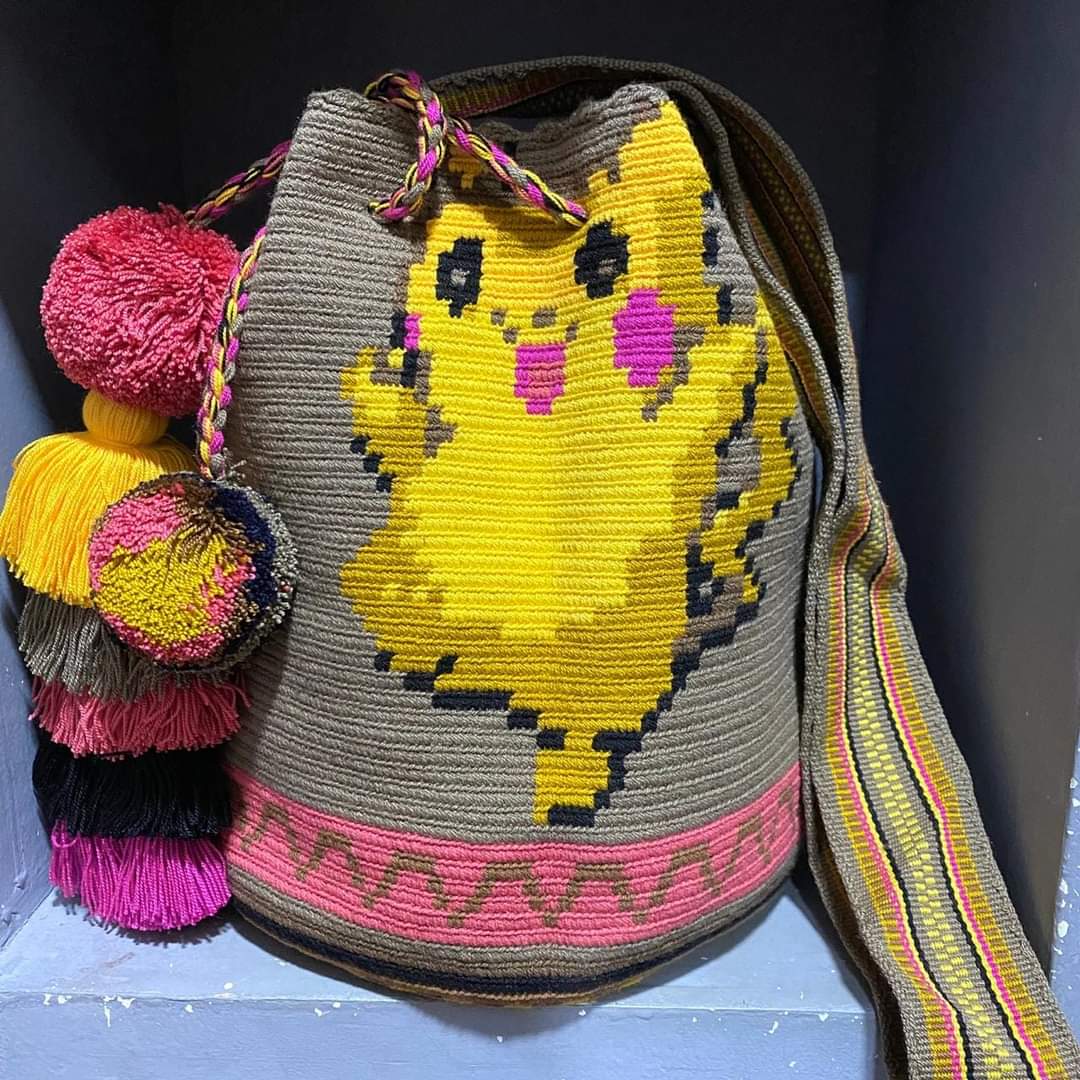 Mochila de diseño pikachu mediana
